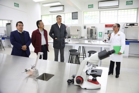 Al dotarles de las herramientas y espacios adecuados, los estudiantes son capaces de responder a los retos actuales y vincularse con los sectores productivos, académicos y científicos pero, sobre todo, estar listos para ingresar al ámbito laboral, destacó el encargado de la Secretaría de Educación, Víctor Emmanuel Vargas Barrientos.