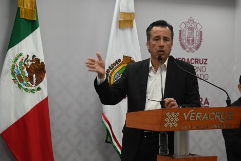 Ante las demandas de justicia por muertes ocurridas dentro del Cuartel Heriberto Jara, el gobernador Cuitláhuac García insistió en que la Fiscalía se encargará de investigar los casos.