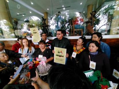 El diputado local del Partido del Trabajo (PT) Ramón Díaz Ávila lamentó que falsos gestores lucren con la necesidad de los artesanos cobrandoles cuotas para comercializar sus productos en ciertos espacios y al final, se trate de un engaño.