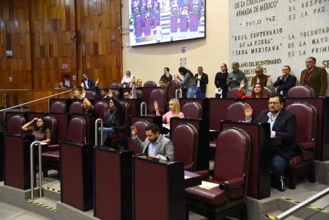 La LXVI Legislatura determinó, con 24 votos, que la Medalla y Diploma Adolfo Ruiz Cortines 2023 sea entregada al ciudadano Gilberto Gutiérrez Silva en reconocimiento a su trayectoria artística y a la promoción del son jarocho que ha realizado por el mundo durante más de cuatro décadas.