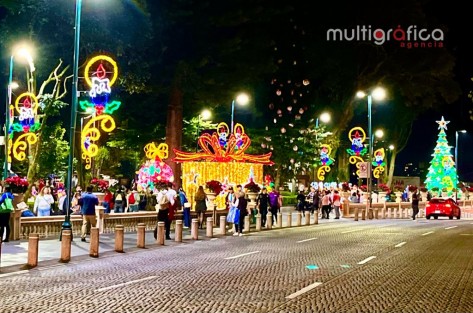 Llegó diciembre, y así luce el centro de Xalapa.