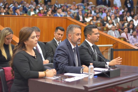  En la recepción de las comparecencias correspondientes a la glosa del Quinto Informe de Gobierno, la Comisión Permanente de Turismo de la LXVI Legislatura atendió la presentación del titular de la Secretaría de Turismo y Cultura del estado (Sectur), Iván Francisco Martínez Olvera. 