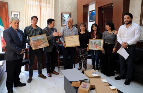 El presidente municipal Ricardo Ahued Bardahuil  recibió a los ganadores de la iniciativa “Ilustra Mi Barrio”, que el pasado 19 de agosto congregó a 50 talentos locales para capturar los paisajes que el Barrio Mágico de Xallitic ofrece.