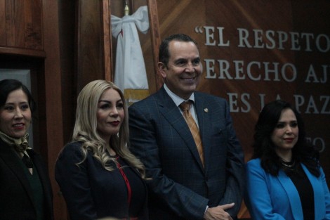 El Gobernador del Estado, Cuitláhuac García Jiménez, así como la Presidenta del Congreso del estado, Adriana Esther Martínez Sánchez; el Senador Ernesto Pérez Astorga, entre otros funcionarios, asistieron a conocer del trabajo realizado por la magistrada durante el reciente año de labores. 