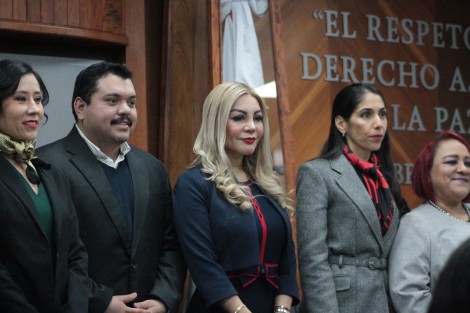 El Gobernador del Estado, Cuitláhuac García Jiménez, así como la Presidenta del Congreso del estado, Adriana Esther Martínez Sánchez; el Senador Ernesto Pérez Astorga, entre otros funcionarios, asistieron a conocer del trabajo realizado por la magistrada durante el reciente año de labores. 