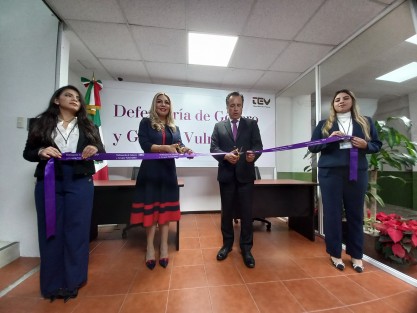 El Gobernador Cuitláhuac García Jiménez fue invitado por la Magistrada Tania Celina Vázquez Muñoz, a realizar el corte de listón de la Defensoría de Género y Grupos Vulnerables del Tribunal Electoral de Veracruz.
