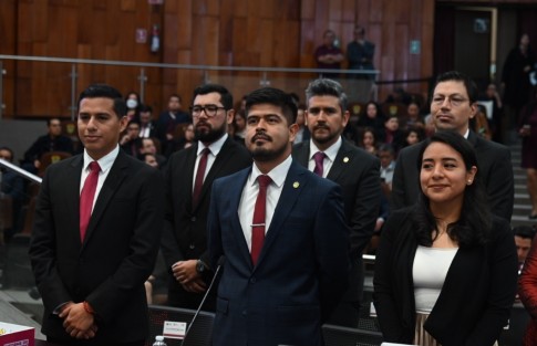 El titular de la Coordinación General de Comunicación Social,  Iván Joseph Luna Landa, acudió a comparecer ante el Congreso del Estado, donde hizo énfasis en que desde esa dependencia solo se difunden obras, programas y acciones de gobierno y no a personas. 