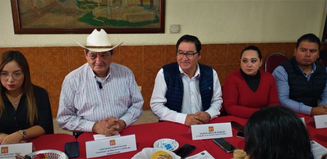  El Partido del Trabajo (PT) coincide en la percepción que tiene nuestra precandidata única, Claudia Sheinbaum, y el presidente de la República, Andrés Manuel López Obrador; con respecto a que los Poderes Legislativo y Judicial de Nuevo León, así como el Tribunal Electoral del Poder Judicial de la Federación y la Suprema Corte de la Nación están unidos para demeritar la democracia en ese Estado. Estos entes federales, invaden la esfera del Poder Legislativo federal, cuando interpretan a su manera la Constitución. 