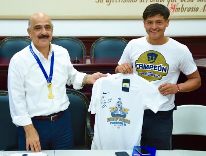  El presidente municipal Ricardo Ahued Bardahuil recibió al futbolista de Pumas de la UNAM Categoría Sub-18, Yonathan Gonzalo Del Valle Navarro, quien le agradeció el apoyo al deporte y las acciones desarrolladas en favor de la juventud.