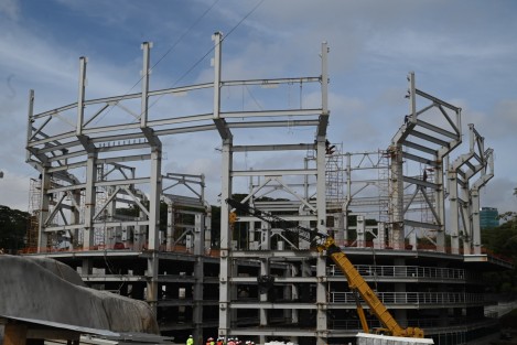 Otra de las obras que serán entregadas en el 2024 es el nuevo Nido del Halcón en Xalapa, con capacidad de hasta 8 mil personas. 