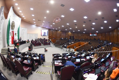 A fin de dar certidumbre a los municipios respecto a la distribución de las participaciones federales para 2024, la Comisión Permanente de Hacienda Municipal presentó al Pleno de la LXVI Legislatura una Iniciativa con Proyecto de Decreto que reforma el artículo tercero transitorio de la Ley de Coordinación Fiscal para el Estado y los Municipios de Veracruz.