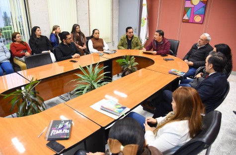 El presidente de la Junta de Coordinación Política (Jucopo) de la LXVI Legislatura, diputado Juan Javier Gómez Cazarín, en nombre del Congreso del Estado de Veracruz, y el secretario general del Sindicato Único de Trabajadores al Servicio del Poder Legislativo (SUTSPL), José de Jesús Rodríguez Hernández, firmaron el acta de la negociación relativa a este año 2023, dando así cumplimiento al compromiso de revisar año con año los salarios y las prestaciones sociales de las y los trabajadores.