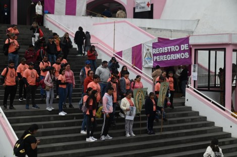 Desde hace unos días, sobre todo el fin de semana pasado, la zona de El Dique se llena de peregrinos, quienes devotamente acuden año con año a la Basílica Menor a venerar a la Virgen de Guadalupe. 