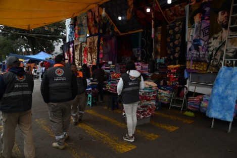 La fecha, desde hace años es motivo también para una vendimia en la zona, con mercancía no precisamente relacionada con la ocasión que se celebra. 