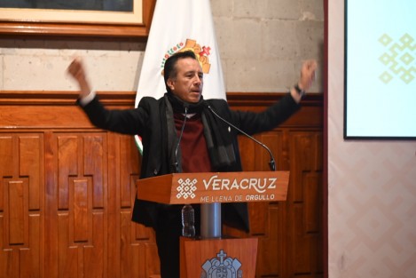El gobernador Cuitláhuac García confirmó que este mismo mes comenzará a permitirse el paso por el nuevo puente vehicular de Las Trancas.