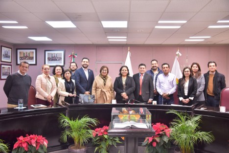 Las diputadas Illya Dolores Escobar Martínez y Margarita Corro Mendoza, presidenta y vocal, respectivamente, de la Comisión Permanente de Educación y Cultura del Congreso del Estado, realizaron, con autoridades de las secretarías de Gobierno (Segob), de Educación de Veracruz (SEV) y de Desarrollo Económico y Portuario (Sedecop), la mesa de trabajo denominada Descentralización del trámite de legalización de documentos escolares.