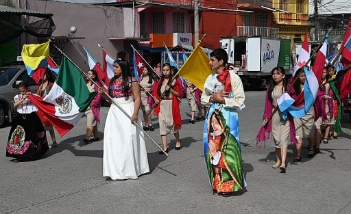  Al igual que en todos los municipios y comunidades de Veracruz, pobladores de Las Vigas de Ramjírez festejan a la Virgen de Guadalupe con procesiones,  cohetes, misas y vistiendo a los niños y niñas de inditos para visitar a la morenita.