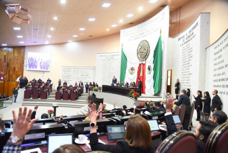 Pleno legislativo aprobó el Acuerdo de la Junta de Coordinación Política (Jucopo), por el cual se exhorta a Caminos y Puentes Federales de Ingresos y Servicios Conexos (Capufe) a implementar las acciones necesarias para agilizar el tránsito vehicular en las casetas de peaje de su competencia instaladas en el estado de Veracruz.