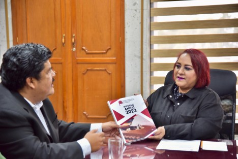 El Congreso de Estado, por conducto de su presidenta, diputada Adriana Esther Martínez Sánchez, recibió del presidente de la Comisión Estatal para la Atención y Protección de los Periodistas (CEAPP), Silverio Quevedo Elox, el informe de labores del organismo autónomo, correspondiente al periodo 2022-2023.