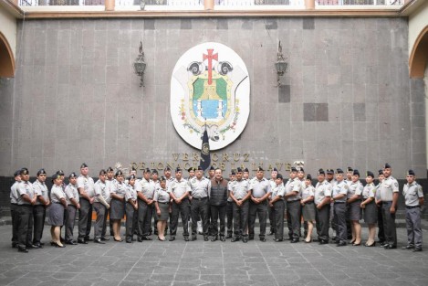 El Gobernador Cuitláhuac García recibió esta mañana a los integrantes del Pentathlón Deportivo Militarizado Universitario de América Zona Veracruz con quienes platicó de sus proyectos durante el próximo año y les deseó éxito.