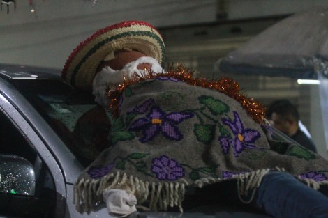 Este sábado se llevó a cabo por calles del centro de Xalapa, el Desfile Iluminado, con la participación de dependencias del Gobierno, y grupos ciudadanos.