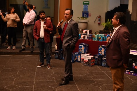 El mandatario estatal, Cuitláhuac García Jiménez convivió con personal de los medios que cubren la fuente de Palacio de Gobierno, y le deseó una Feliz Navidad. Durante su discurso dijo que aunque a veces no esté de acuerdo con algunos, es su trabajo   y los respeta. 