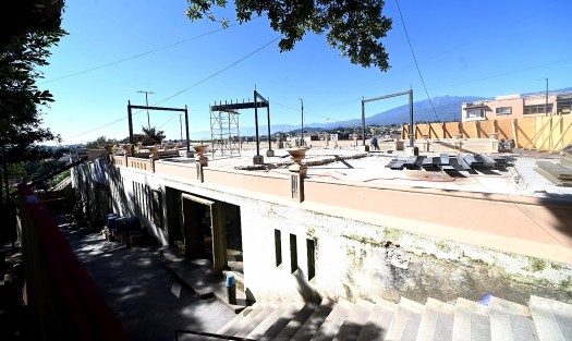 Así lucen los avances de la remodelación de El Ágora de la Ciudad y parte del parque Juárez.  Parte de la estructura de la pérgola colocada por la administración municipal anterior, se ha retirado, aunque se desconoce si será algo definitivo. 