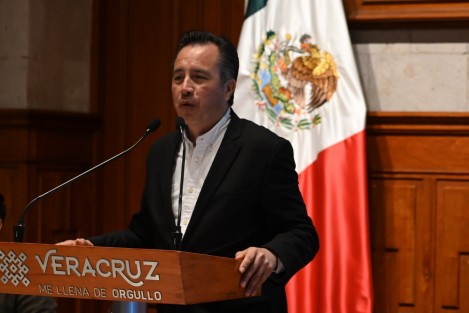 El mandatario estatal anunció que en próximos días abrirá la otra parte del puente de Las Trancas.