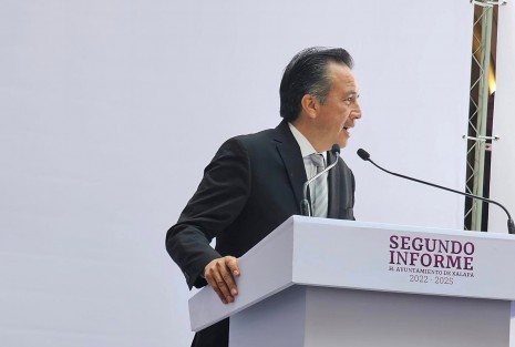 El Gobernador Cuitláhuac García estuvo presente en la rendición de cuentas del alcalde de Xalapa, Ricardo Ahued, de quien resaltó el gran trabajo que ha realizado y que lo ha llevado a ser nombrado el mejor alcalde de México. Así mismo informó de que su administración otorgará 50 mdp a la capital, en obras de concreto. 