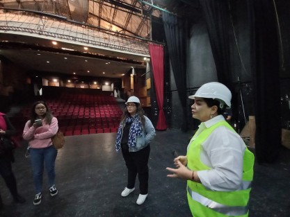¨Funcionarios del IVEC, y ayuntamiento de Xalapa, acompañados por personal responsable de las obras, guiaron en un recorrido, a los medios de información para explicar las obras que se realizan en El Ágora de la Ciudad y la Sala Dagoberto Guillaumín, del Teatro del Estado. 