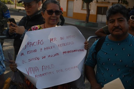 El presidente fue quien encabezó la ceremonia, acompañado del secretario de Marina, Rafael Ojeda Durán; así como por los gobernadores de Veracruz, Cuitlahuac García; Oaxaca, Salomón Jara; así como los mandatarios estatales de Tabasco y Chiapas.