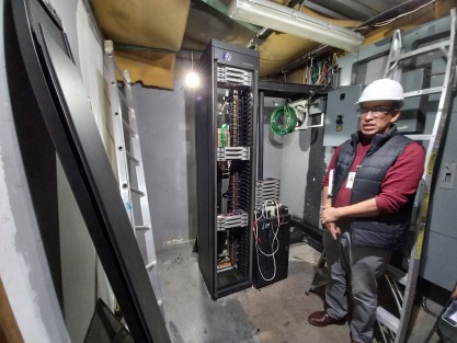 En cuanto al sistema de iluminación, este contaba con un cableado que databa de  hace  50 años, lo que requirió del reemplazo de 2 mil 500 metros de cable, además del cambio de luces y respectivos conectores, para  un sistema LED.
