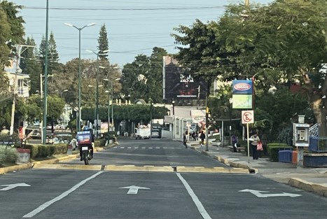 Hora de preparar la cena en Xalapa. Sin tráfico lucen muchas calles de la capital la tarde de este 24 de diciembre.