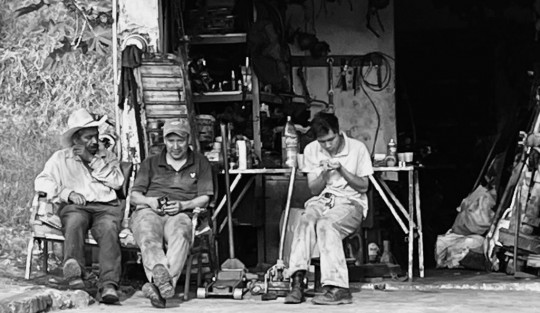 Hombres trabajando.