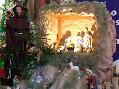 Aunque algunas iglesias siguieron la recomendación y colocaron la imagen de San Francisco de Asís dentro del Nacimiento, otras como la Catedral de Xalapa, no lo hicieron. 