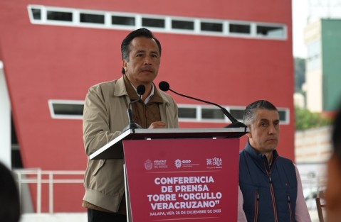 Cuestionado por los medios de comunicación, el gobernador Cuitláhuac García Jiménez lamentó que en las primeras horas de este lunes 25 de diciembre un hombre de 29 años de edad, identificado como Abdiel N, asesinó a su madre en su propia casa, en la comunidad de Panantla de Ángel R Cabada.