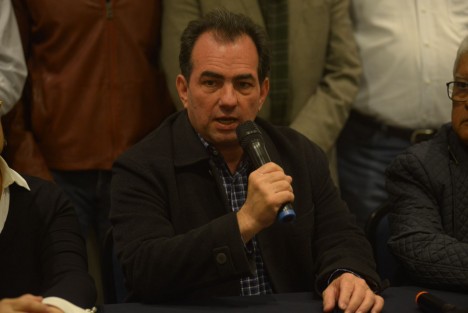 El precandidato del PRI a la Gubernatura de Veracruz, José Yunes Zorrilla,  afirmó que su trayectoria como político lo avala, y puede pasar la prueba del tamiz de la corrupción, esto en respuesta a lo que calificó como cuestionamiento simplista del Gobernador del Estado, sobre recursos para campañas en maletas durante la administración de Duarte. 