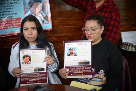 Jéssica Blanco, esposa de Víctor Manuel Adell Sánchez, solicitó al gobernador Cuitláhuac García que presione a las autoridades de Mendoza para que apresuren la búsqueda de los 4 desaparecidos en oficinas de la Dirección de Tránsito.