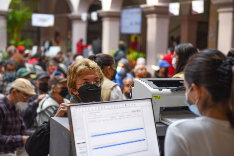 Con el fin de brindar las facilidades a la ciudadanía, se habilitaron centros de pago en Palacio Municipal, la Escuela Normal Veracruzana Enrique C. Rébsamen, el Registro Civil de Xalapa y el Parque Deportivo Colón, mismos que funcionarán de lunes a viernes de 9:00 a 15:00 horas. 
