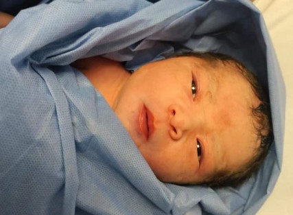 Una niña fue la primera bebé nacida en 2024 en la entidad veracruzana, a las 00:13 horas; así lo informó la titular de la Secretaría de Salud de Veracruz, Guadalupe Díaz del Castillo Flores, quien felicitó a la familia residente de la Comunidad de Rodolfo Lozada Vallejo, Municipio de Maltrata. 