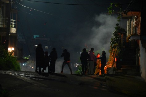 A pesar de la prohibición, este 31 de diciembre, en las colonias de Xalapa hubo la tradicional quema de El Viejo relleno de cohetes y quema de mucha pirotecnia.