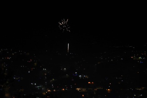 A pesar de la prohibición, este 31 de diciembre, en las colonias de Xalapa hubo la tradicional quema de El Viejo relleno de cohetes y quema de mucha pirotecnia.