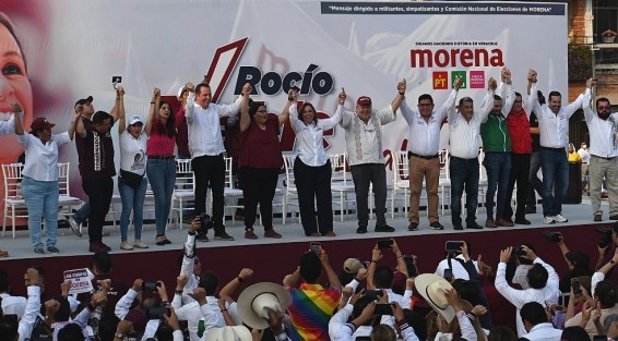 La precandidata de la coalición Sigamos haciendo historia en Veracruz, Rocío Nahle García, arrancó este día su pre campaña a la gubernatura del estado, en el lugar donde ha residido cerca de 40 años y ha desarrollado su vida profesional y política de la mano de MORENA, Coatzacoalcos, Ver..