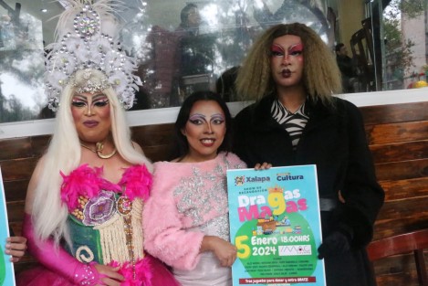 Integrantes de DragasMagas invitan a donar juguetes este 5 de enero, mismos que servirán como pase de acceso para el Show que presentarán en el IMAC en esa fecha a las 19:00 horas. 