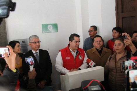 Los dirigentes del PAN, PRD y PRI interpusieron en el OPLE una denuncia contra el gobernador Cuitláhuac García y RTV, por la transmisión on line del arranque de campaña de la precandidata de MORENA a la gubernatura de Veracruz, Rocío Nahle.