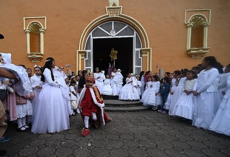Las niñas que fueron elegidas para velar al Niño Dios en diciembre escogen a tres infantes, quienes habrán de ser Melchor, Gaspar y Baltazar montando sus burritos y caballos. Ellos recorren el poblado para acudir a la misa, previo a regalar juguetes a los niños en un recorrido.