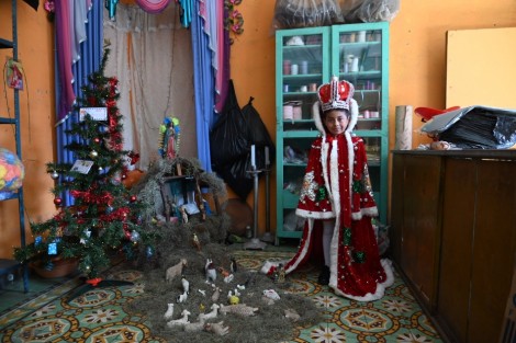 n cada casa donde se adorna el burro es ofrecida comida y bebida a las personas que ayudan en esta tarea