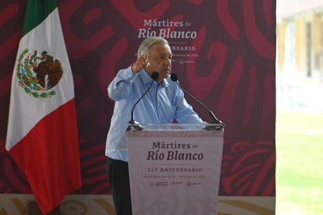 López Obrador abundó en que las indicó que las reformas buscarán evitar que el salario mínimo crezca menos que la inflación, y pensiones dignas y justas para los trabajadores.