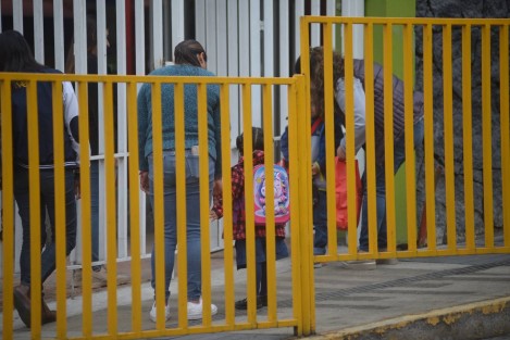 Este lunes, el gobernador Cuitláhuac García Jiménez dio la bienvenida a un millón 379 mil 201 estudiantes que retornan a 20 mil 935 escuelas de nivel básico en la entidad, además de 383 mil jóvenes de bachillerato. 