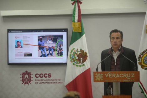 El Gobernador Cuitláhuac García informó en conferencia de prensa, que tras la desaparición de cuatro personas en Ciudad Mendoza, estaría el líder delincuencial conocido como El Bukanas, para quien al parecer operarían elementos de Tránsito. 